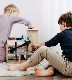 Small Foot Parkhaus Rallye