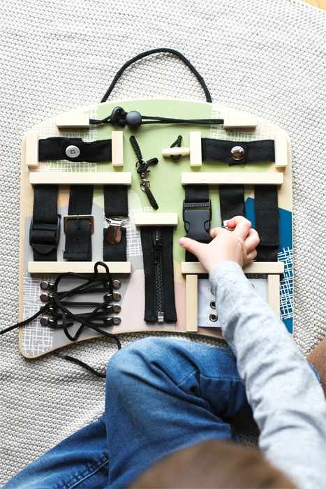 Small Foot Motorikbrett Verschlüsse Und Befestigung - Image 4